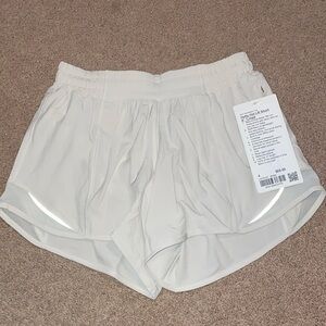 Lululemon Hotty Hot LR Shorts 4” *Lined in Bone color